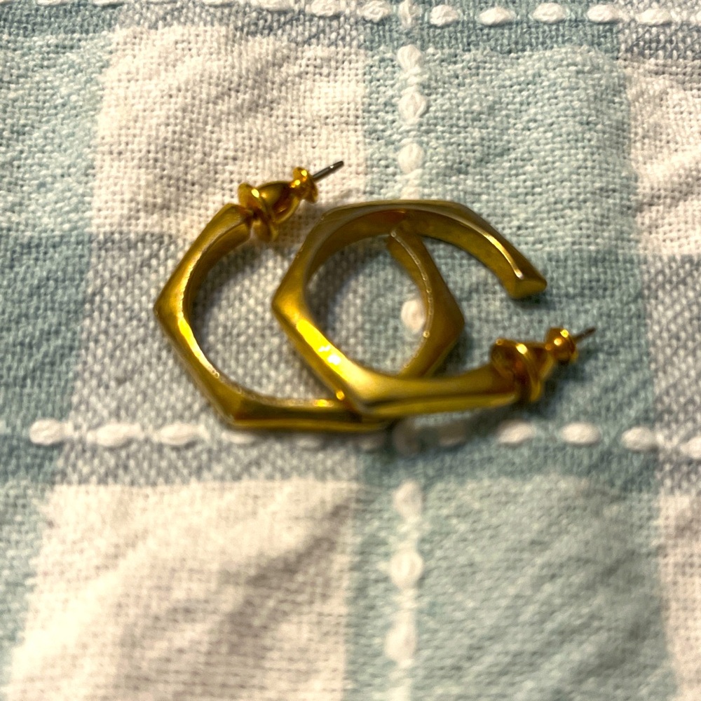 Gold toned geometric earrings